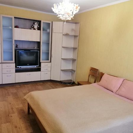 Уютная Квартира На Лётной 6 Černihiv Esterno foto