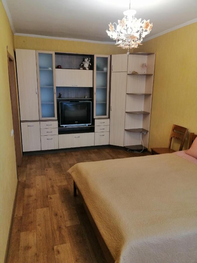 Уютная Квартира На Лётной 6 Černihiv Esterno foto