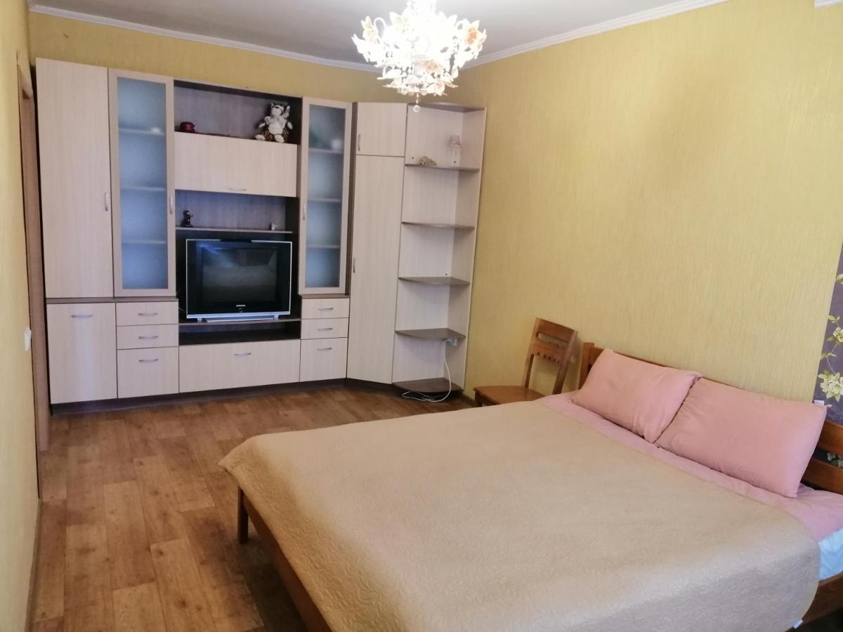 Уютная Квартира На Лётной 6 Černihiv Esterno foto